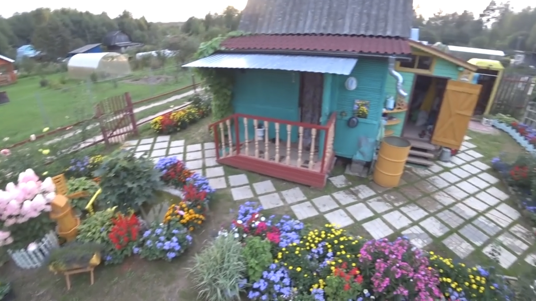 6 соток в августе 2021 года. С высоты птичьего полета. Фильм снят экшн-камерой Sony HDR-AS300