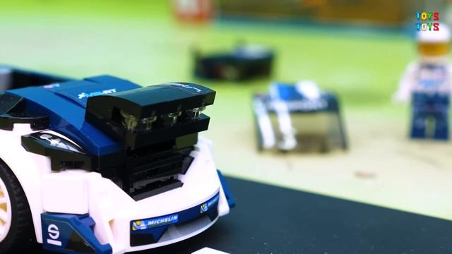 Пожарная машина Экскаватор Уборочная машина Самолет  - Транспортные средства для детей.