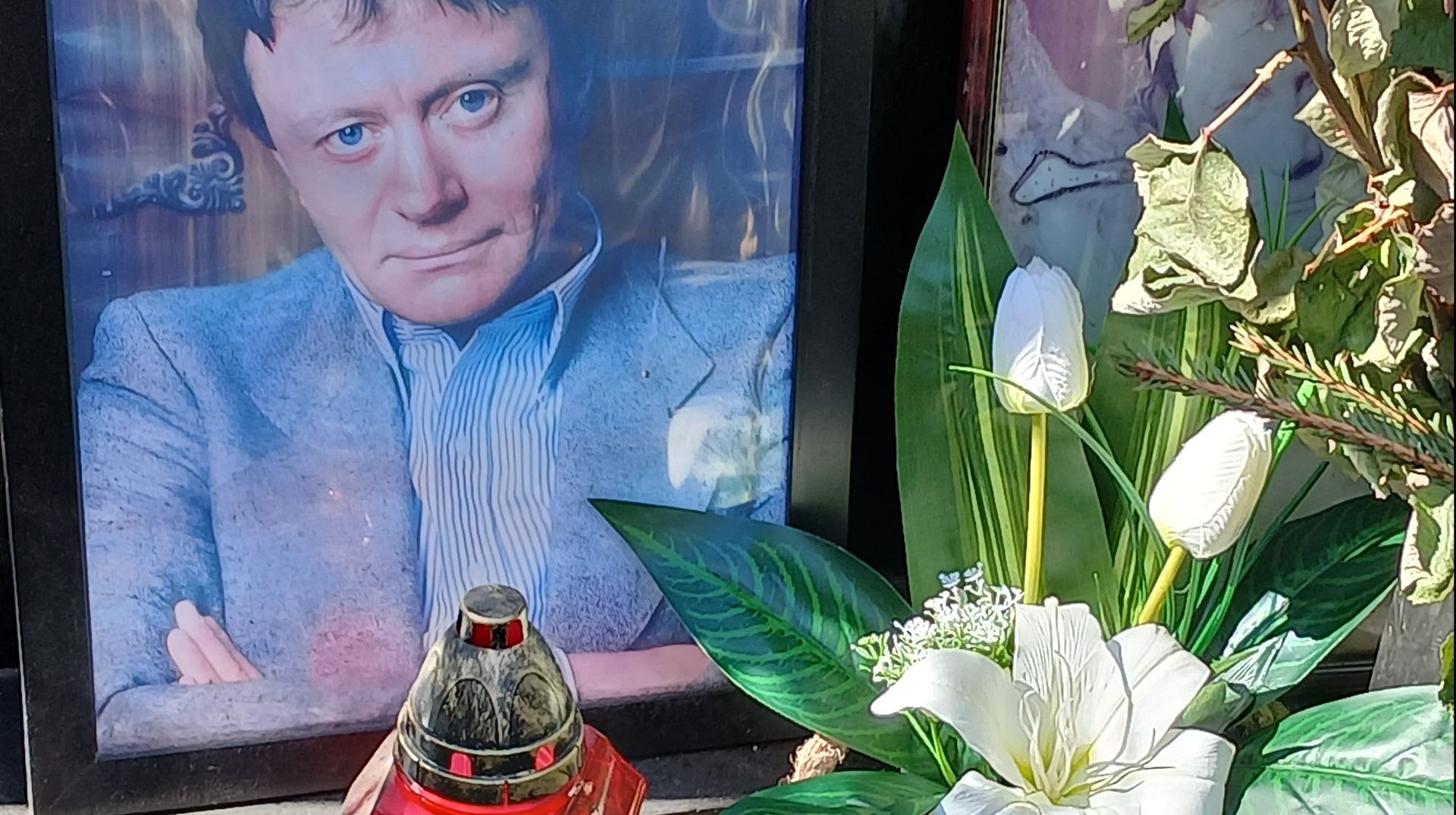 Цветы на могилу А.Миронова