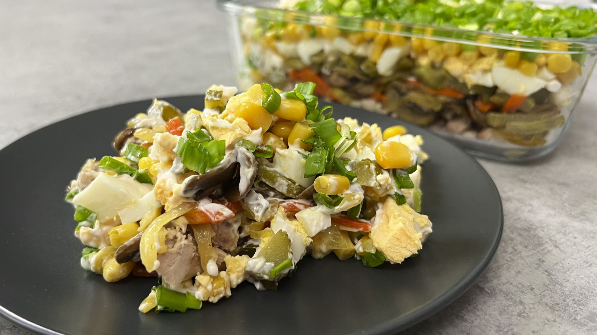 Невероятно НЕЖНЫЙ и сытный салат с грибами. Готовлю его на каждый праздник!