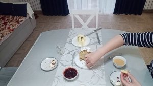 Завтракаем с Сергеем крашенками и куличами // Пробуем заварную паску