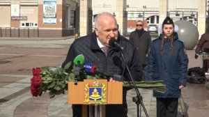 В Брянске возложили цветы к памятнику первого космонавта Земли Юрия Гагарина