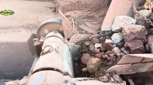 Строительство, дробление щебёнки