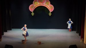 «ВОЗЛЕ РЕЧКИ»(Исп. Анастасия Батий и Анастасия Кругликова)