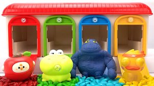 Мультики для малышей. Первые игрушки для малышей. Разноцветный гараж. Звуки АСМР. Игрушки