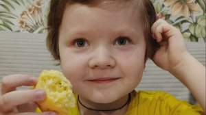 Степа готовит безглютеновые кексы.🧁🧁🧁