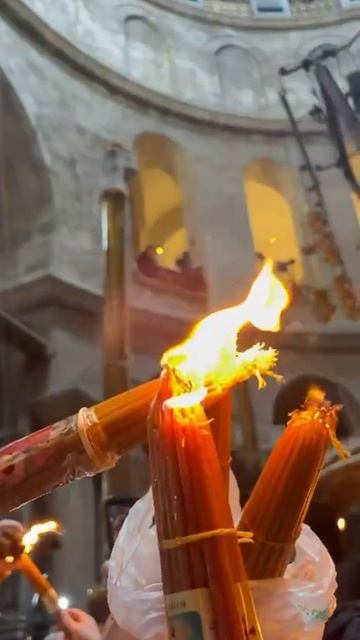 Благодатный огонь сошёл в Храме Гроба Господня в Иерусалиме!