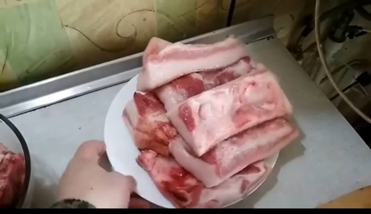 Обвалка свиной головы