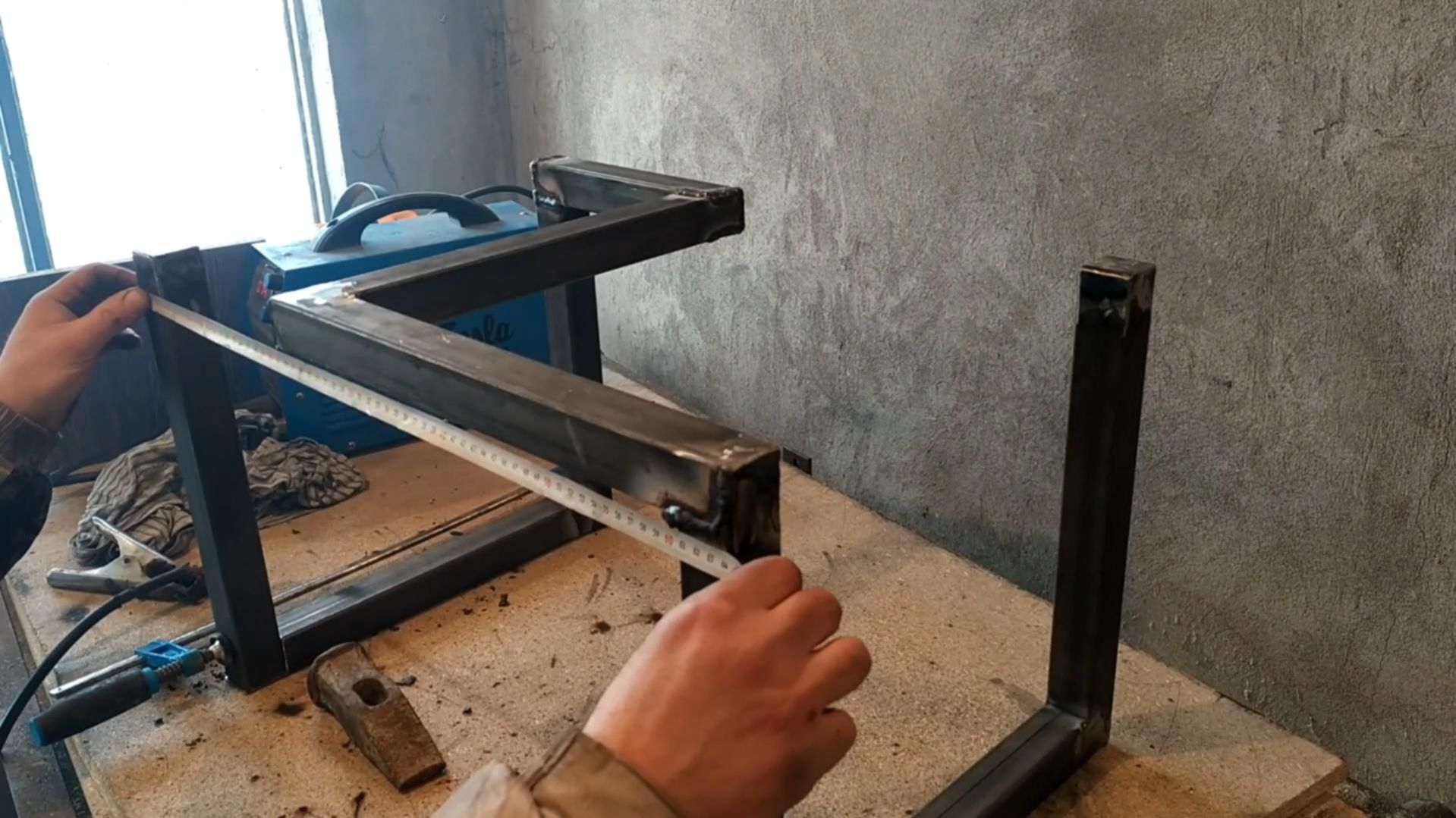 Своими руками: стул из цельной трубы — сталь + дерево в индустриальном стиле