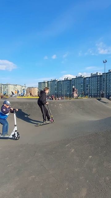 Апрельский самокат.mp4