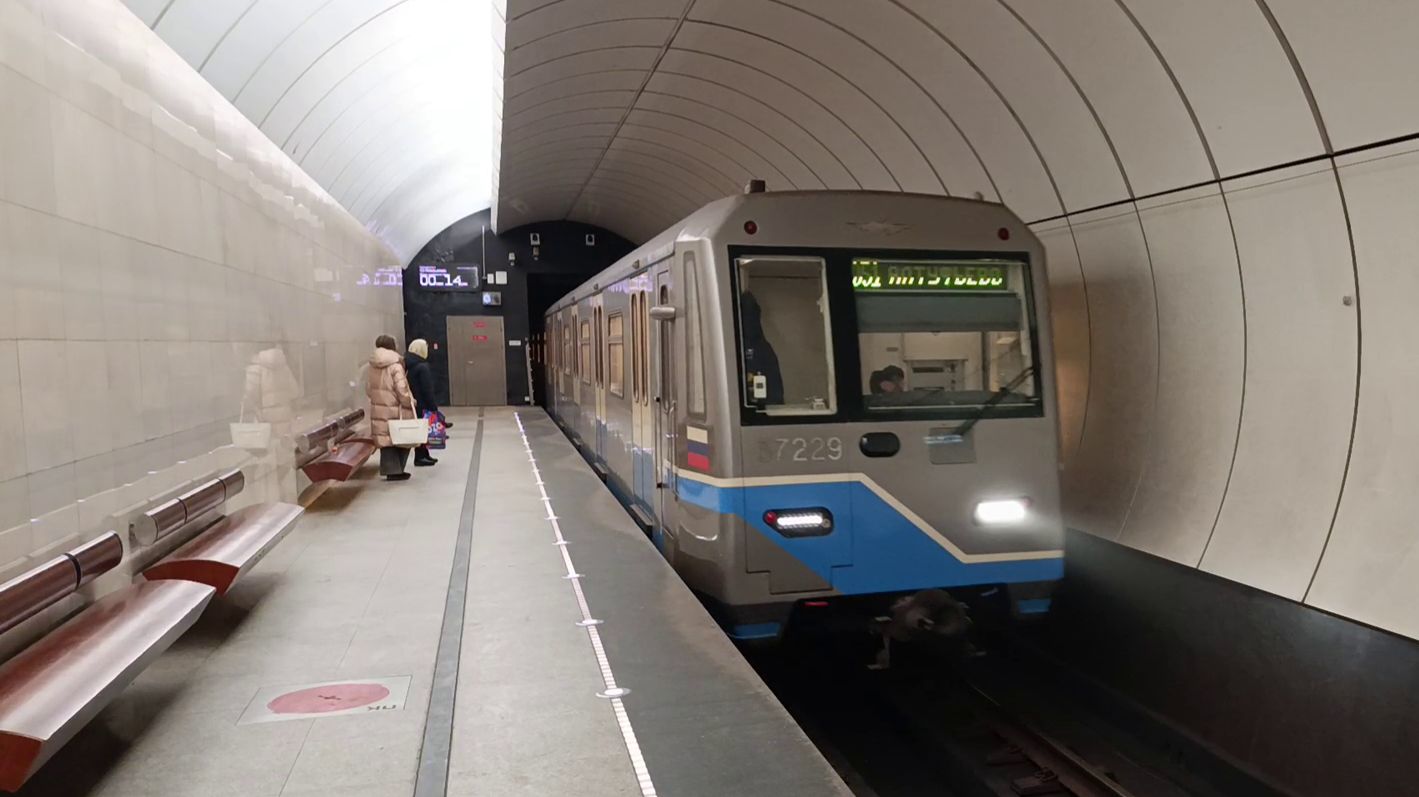 Метро Москвы просто красивая подборка станций и поездов Московского метрополитена