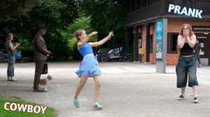 Самые весёлые реакции детей. Живой памятник.