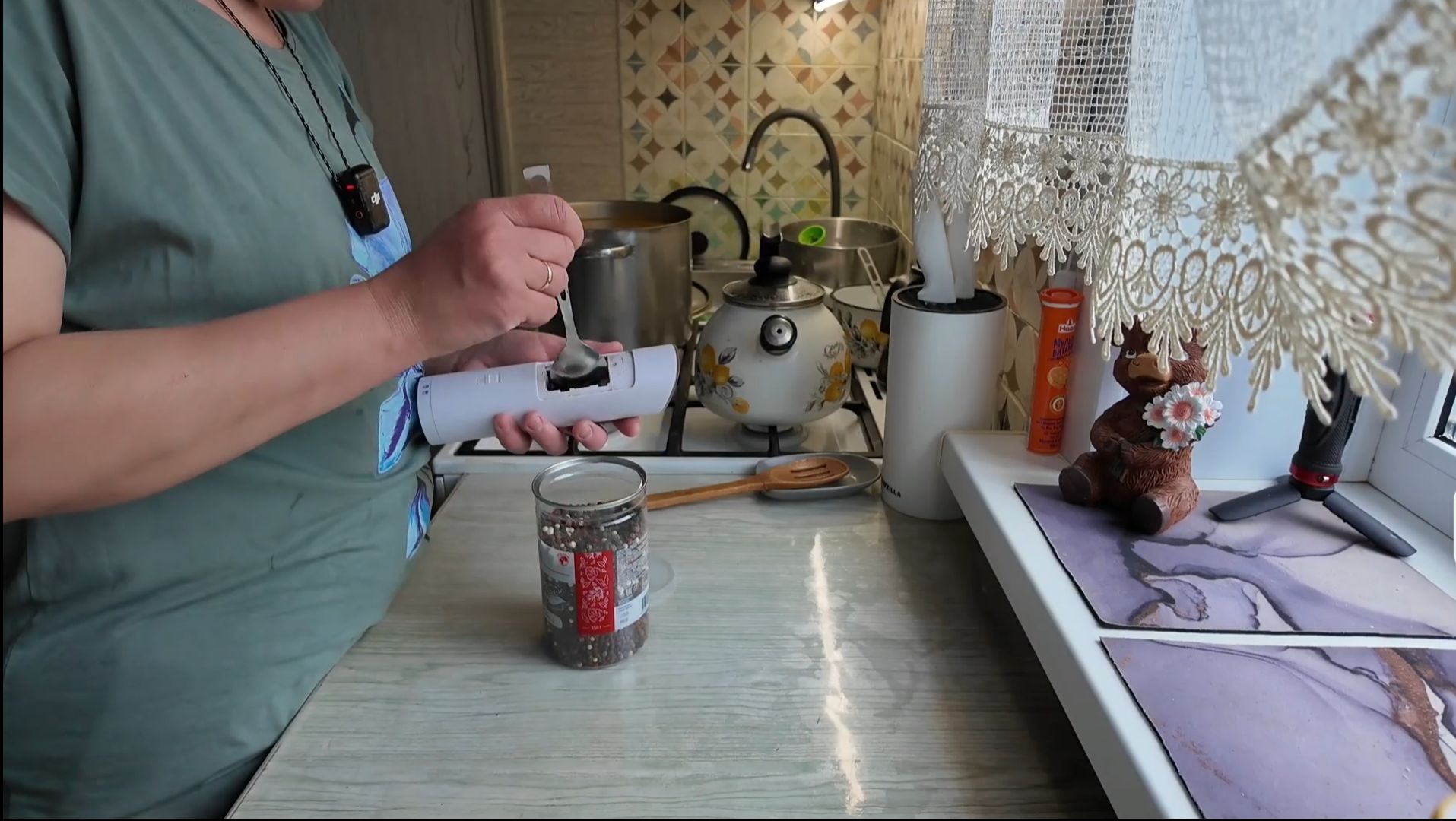 Отыскать не удалось! Хлопочу на кухне