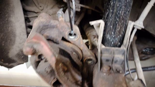 Peugeot 206 Замена тормозных дисков тормозных колодок.