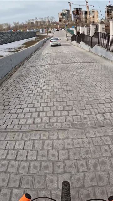 Спуск на набережную, в этот раз довольно скоростной #велопоездка #велосипед #Тюмень