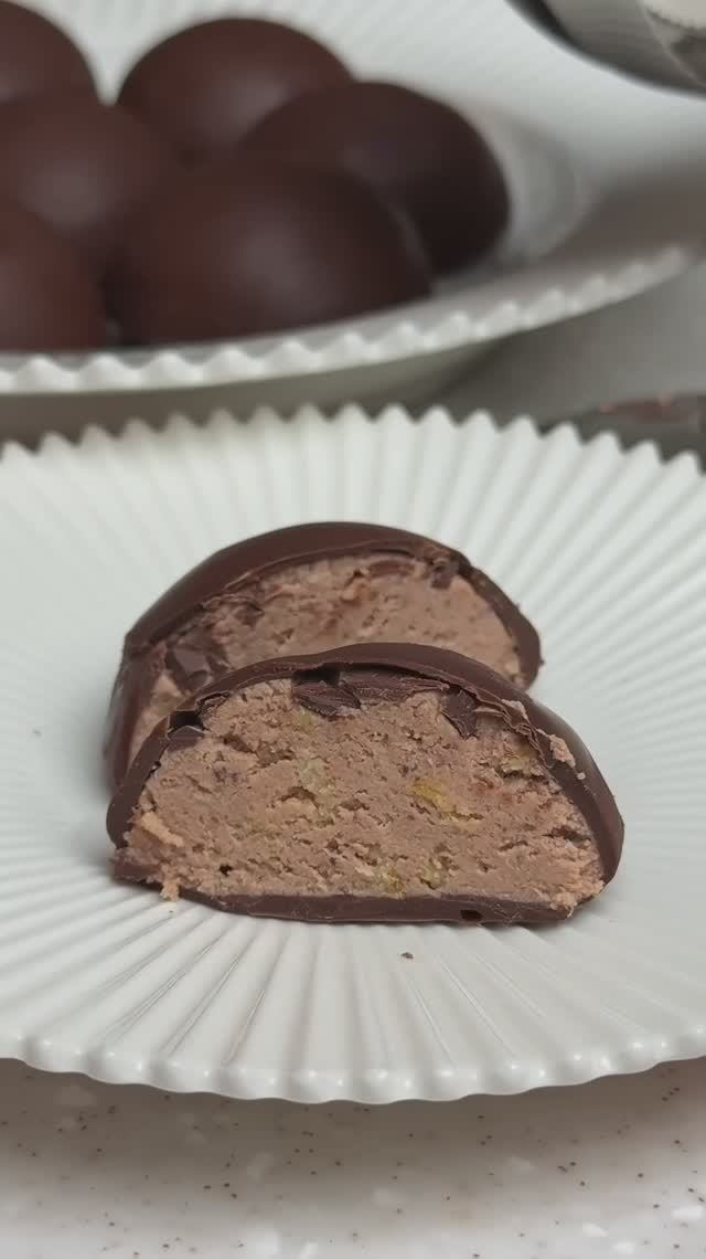 Этот сырок с легкостью впишется в рацион! 119 ккал в одном, для сравнения в классическом ~212 ккал.