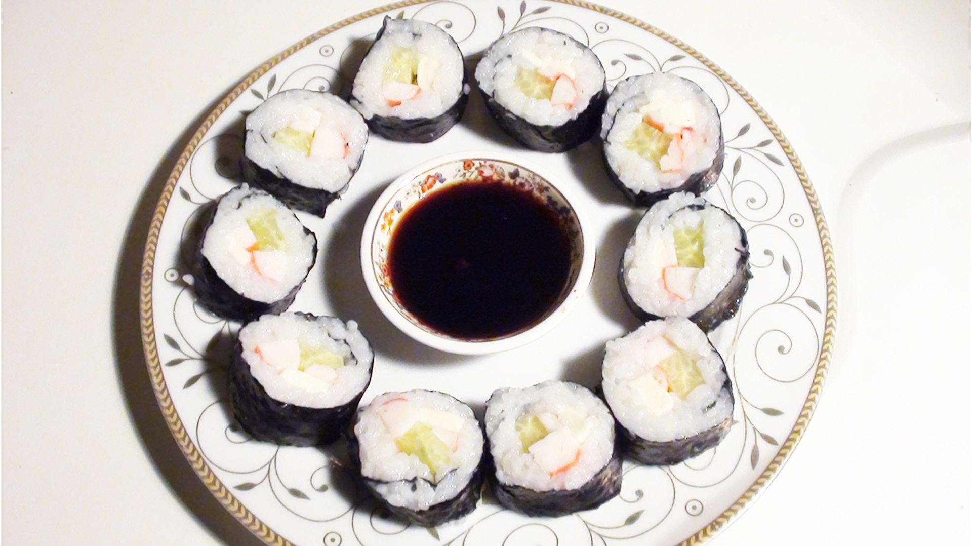 Готовим домашние Роллы с крабовыми палочками - рецепт