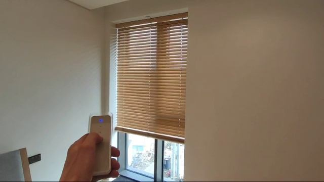 Горизонтальные жалюзи с электроприводом. Система  Coulisse 50 мм. Бамбук натуральный.