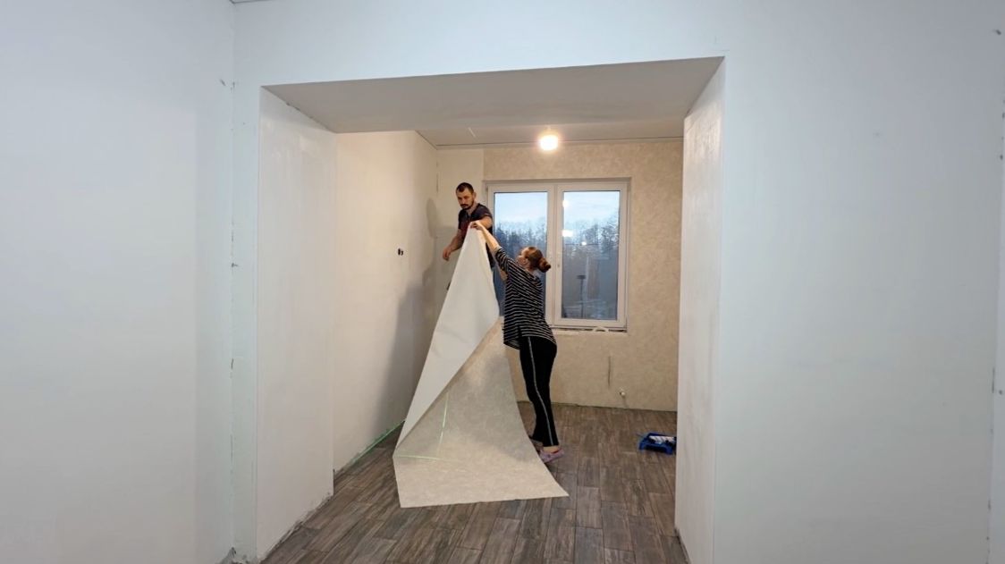 Готовимся к празднику. Клеим обои. Делаем ремонт своими руками. Строим дом в деревне.