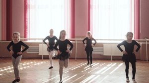 Левой ножкой - прыг прыг