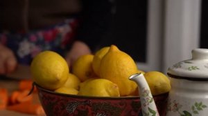 Готовим целого ягненка под дождем.