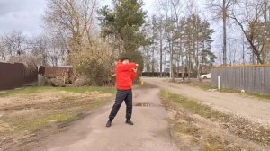 Разминочные упражнения с лёгким бревном в деревне