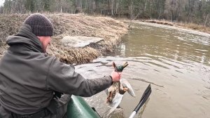 СПЛАВ ПО ТАЁЖНОЙ РЕКЕ.ОХОТА НА УТОК. НА НАС КИНУЛАСЬ МЕДВЕДИЦА!