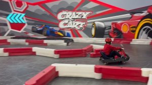 Арсений катается на электрокарте