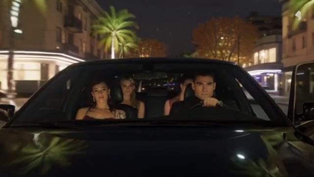 Джейсон катался с девушками по городу