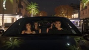 Джейсон катался с девушками по городу