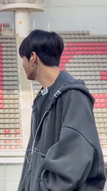 Мой🫰💜Какой же он Милый💜🫰
ммм глазки бусинки- жемчужинки
#Чонгук💜