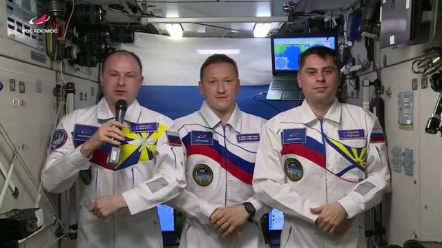 Космонавты С. Кудь-Сверчков, С. Микаев и А. Федяев с борта МКС поздравили  с Днём космонавтики.