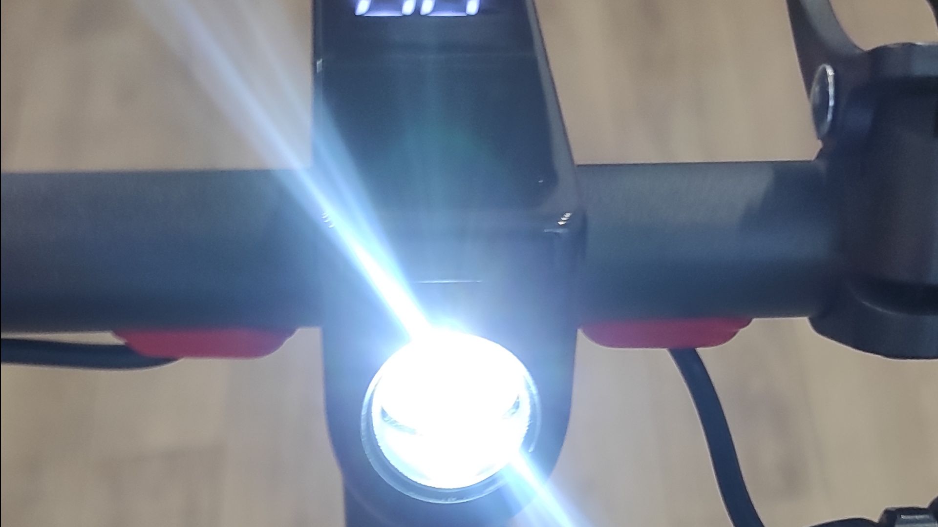 HITWAY H17: Умный и Стильный Городской Электросамокат