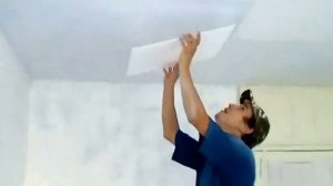 Оклеивание потолочной плиткой