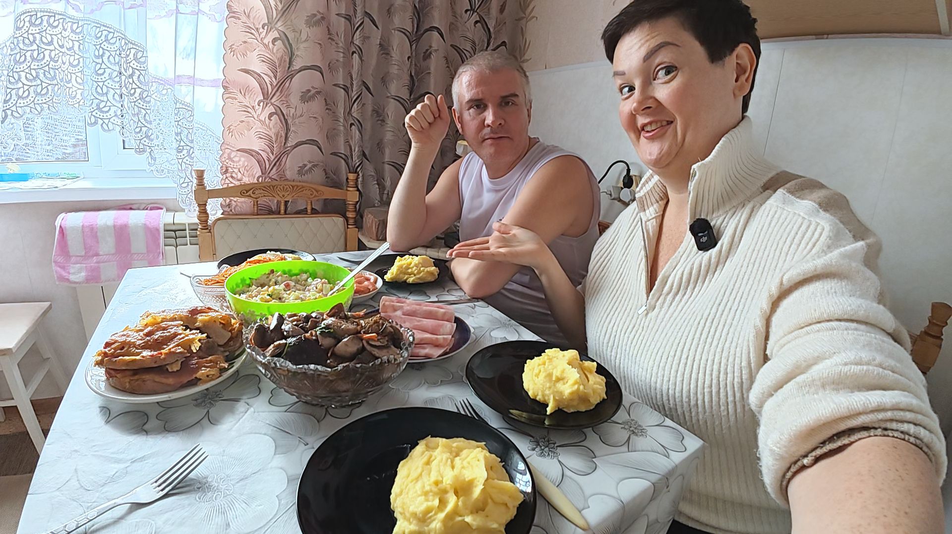 Мукбанг собрались ВСЕ! ОТМЕЧАЕМ Пасху у Наташи, нас сразу усадили за стол ПИРОВАТЬ! Семейный обед