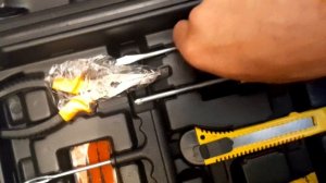 Купил автомобильный насос двухпоршневой в кейсе с набором.mp4