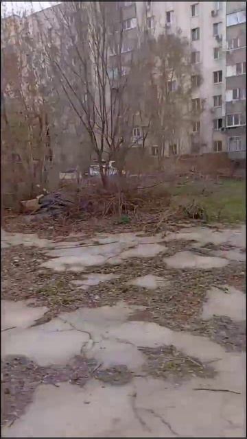 Пасмурная Самара: площадка на мосту, потому что места для детей нет`