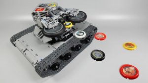 Строим стреляющий из Lego танк на диске