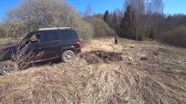 Обнаружил ЖИРНУЮ НАХОДКУ И ВЫДРАЛ УАЗИКОМ В заброшенной деревне! СНЯЛ НА КАМЕРУ.Еле загрузили
