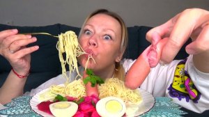 Мукбанг от Яновны макароны спагетти с сосисками, яйцо вареное, капуста маринованная.