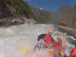 р. Ока Саянская - сплав на катамаранах К4, прохождение порогов