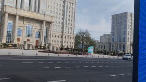 Душанбе 04.04.2026 у здания Правительства и дворца офицеров