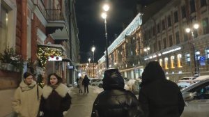 По улице Восстания до метро по новогоднему Питеру