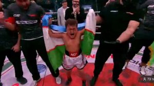 ⚡Боец из Узбекистана Эрали одержал победу по боксу против 26 летнего бойца из Таджикистана👇