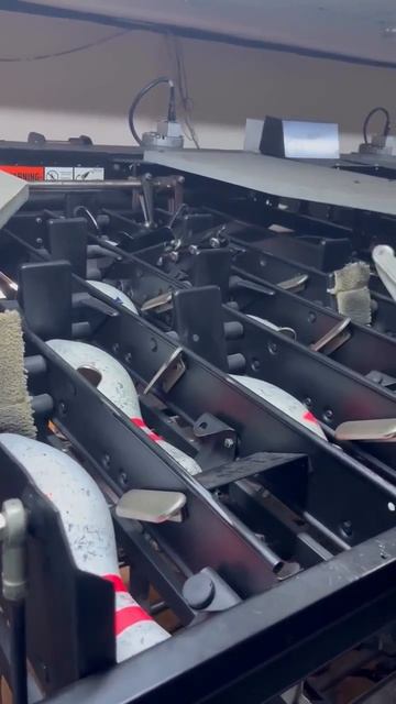 1983. Пинспоттер или пинсеттер (от англ. pin — «кегля») — кеглеустановочная машина