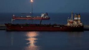 Танкеры в Ормузском проливе меняют маршрут после срывов переговоров