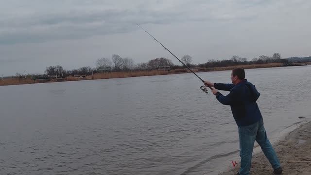 Обстановка на рыбалке. Собрали яйца домашние.
