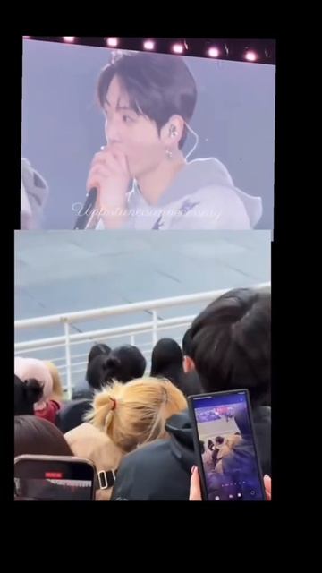 Мама Чонгука на 2 концерте
раздавала спец пакеты для обогрева
фанатам своего сына.Спасибо за Сына🫰