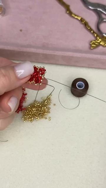 Давно было в планах добавить эти серьги к себе в ассортимент. В какой расцветке еще делать