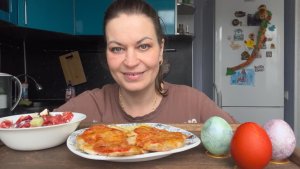 МУКБАНГ МЯСО ПО-ФРАНЦУЗСКИ С ПЮРЕШКОЙ/САЛАТ ГРЕЧЕСКИЙ/MUKBANG ЕДА ОБЖОР